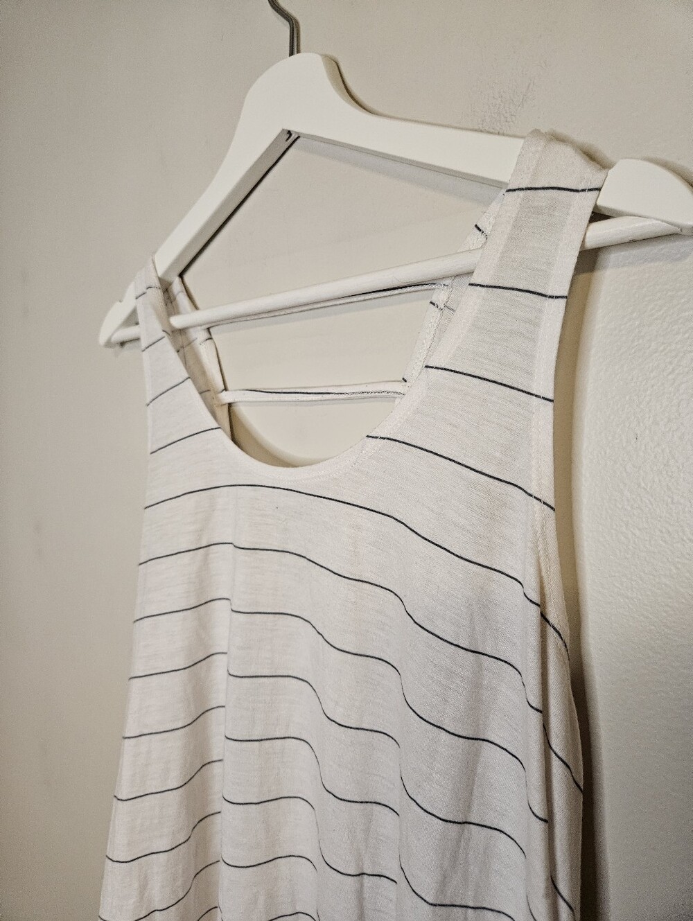 Awake Women's Striped Scoop Neck Tank Top White Black Summer Lightweight Flowy - Picture 3 of 9
